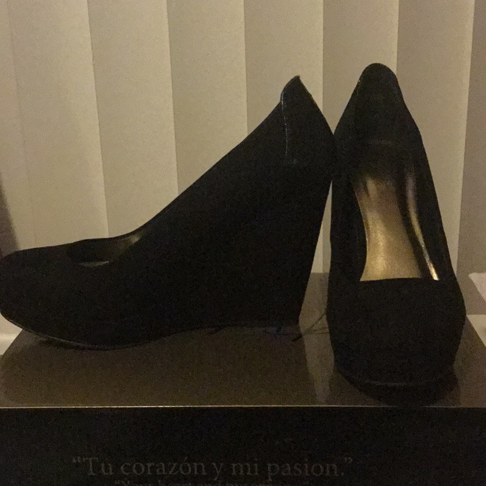 Heels - Picture 2 of 3